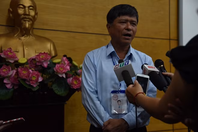 Ông Nguyễn Văn Hiếu-Phó GĐ Sở GD-ĐT TP HCM trả lời báo chí về trường hợp thí sinh vi phạm.