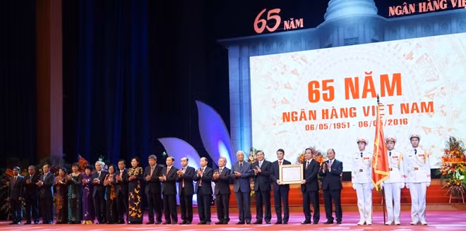 Kỷ niệm 65 năm, NHNN đón nhận Huận chương Hồ Chí Minh lần thứ 3