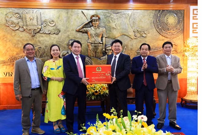 Thứ trưởng Lê Quốc Hùng chúc Tết lãnh đạo và CBCS Công an tỉnh Thừa Thiên Huế.