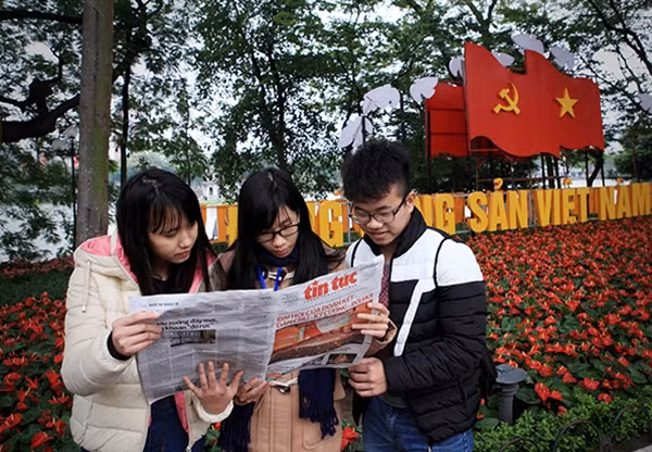 Sinh viên trên địa bàn Thủ đô cũng rất quan tâm đến thông tin về Đại hội.