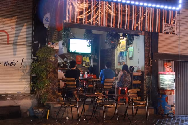 Một quán cà phê trên đường Giải Phóng.