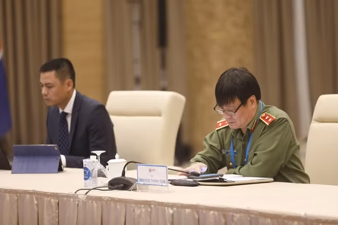Các đại biểu tham dự hội nghị từ điểm cầu Việt Nam.