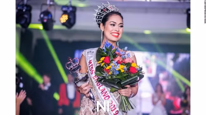 Chân dung Bhasah Mukherjee khi đăng quang. Ảnh: NI