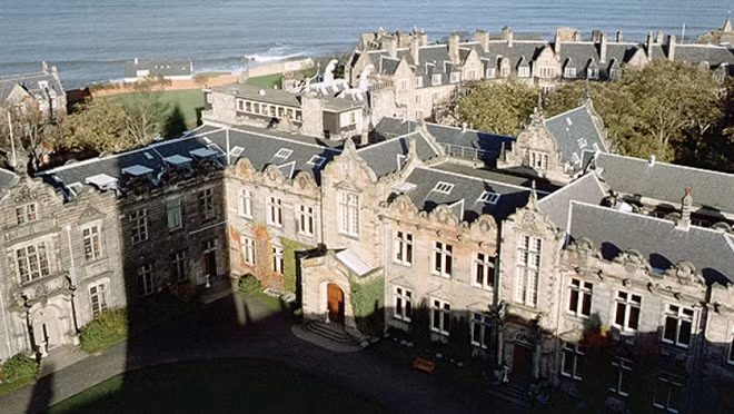St Andrews là một trong những ngôi trường danh giá bậc nhất tại Anh. Ảnh: CNN