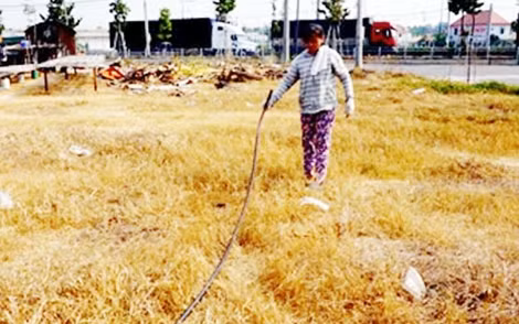 Thanh sắt được phát hiện sau vụ nổ lò hơi.