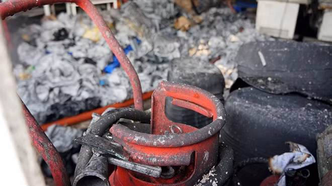 Một bình gas được phát hiện trong đám cháy