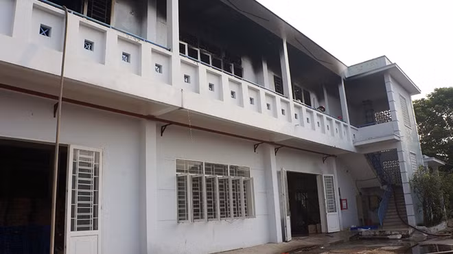 Khu nhà xưởng sau vụ cháy.