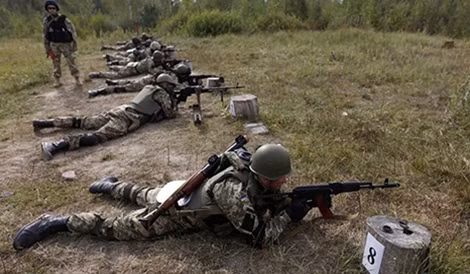 Quân đội Ukraina tập trận.