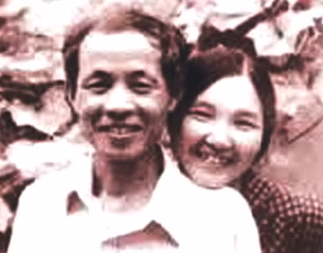 Vợ chồng nhà văn Triệu Bôn - Hoàng Việt Hằng.