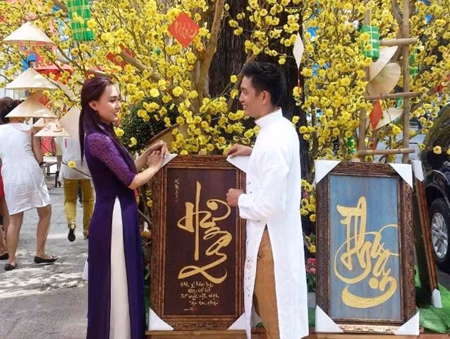 Ngay những ngày đầu khai trương nhiều nam thanh nữ tú đã tìm đến đây ghi lại những khoảng khắc đón chào năm mới
