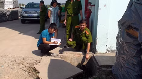 Trinh sát Cục C49B phát hiện nước thải chưa qua xử lý tại Công ty DONA Quế Bằng.