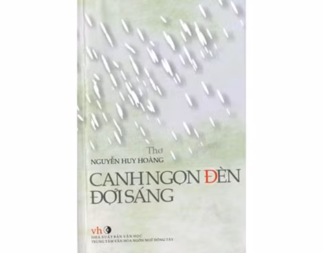 Bìa tập thơ “Canh ngọn đèn đợi sáng” của nhà thơ Nguyễn Huy Hoàng.