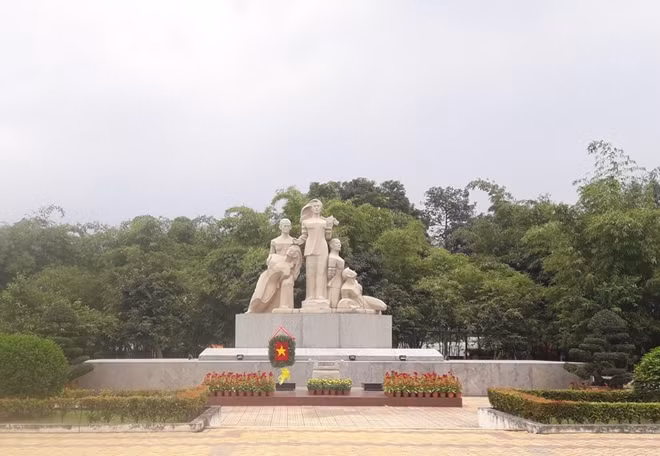 Cụm Tượng đài Bất khuất.