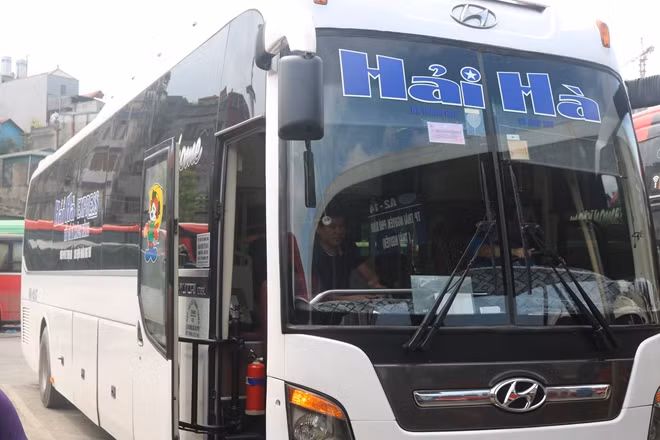 Nhà xe Hải Hà xuất phát từ bến xe.