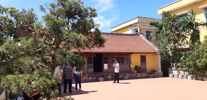 Nhà địa chủ được sưu tầm, phục dựng nguyên bản.