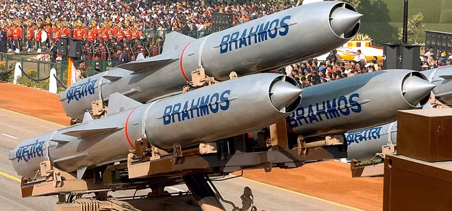 Tên lửa BrahMos trong một cuộc diễu binh của Quân đội Ấn Độ