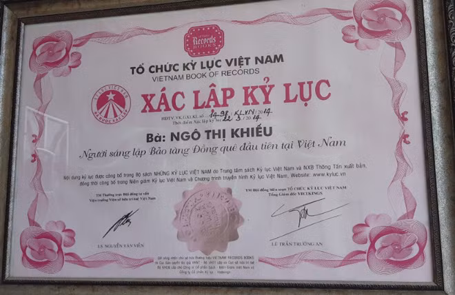 Có diện tích hơn 5.000m2, Bảo tàng Đồng quê là nơi tái hiện lại hình ảnh cuộc sống lao động, sinh hoạt của các tầng lớp dân cư vùng đồng bằng Bắc Bộ từ xưa đến nay. Bảo tàng do nhà giáo Ngô Thị Khiếu - người con của quê hương Bình Di, xã Giao Thịnh khánh thành năm 2015 sau 4 năm xây dựng.