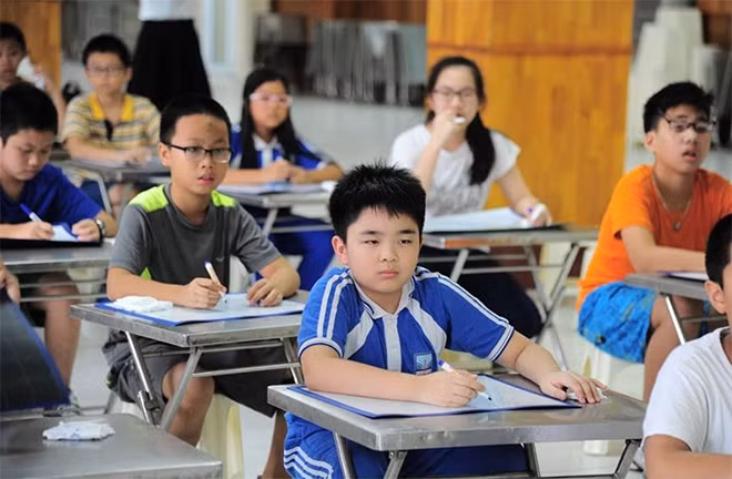 Hà Nội tuyển sinh vào lớp 1 và lớp 6 theo hình thức xét tuyển trực tuyến và trực tiếp.