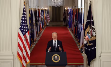 Ông Joe Biden ngày đầu tiên trong Nhà Trắng.