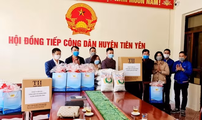 MobiFone thăm, hỗ trợ gạo cho các hộ nghèo tại Tiên Yên, Quảng Ninh.