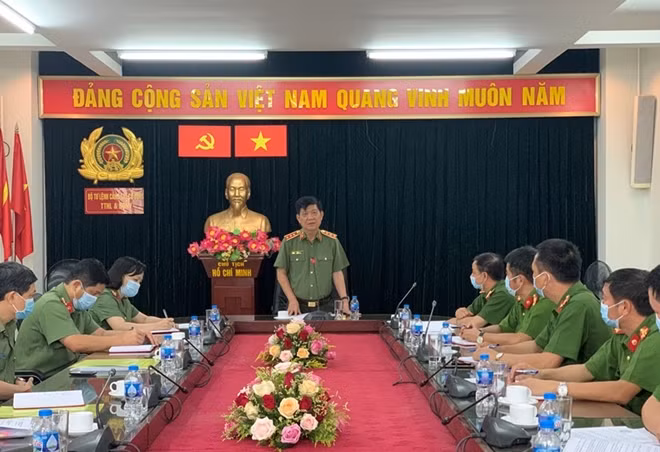 Thứ trưởng Nguyễn Văn Sơn phát biểu chỉ đạo tại buổi kiểm tra Khu cách ly phòng dịch tại Trung tâm Huấn luyện – cơ sở 2 của Bộ Tư lệnh CSCĐ.
