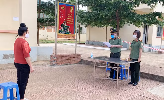 Cơ quan an ninh điều tra ra quyết định khởi tố đối với Quàng Thị Phương.