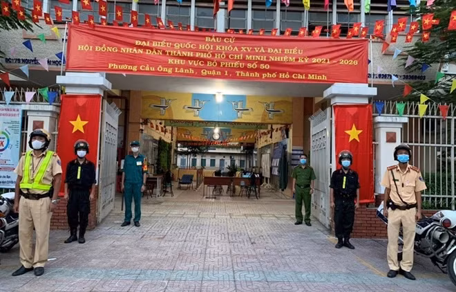 CSGT tham gia bảo vệ bầu cử.