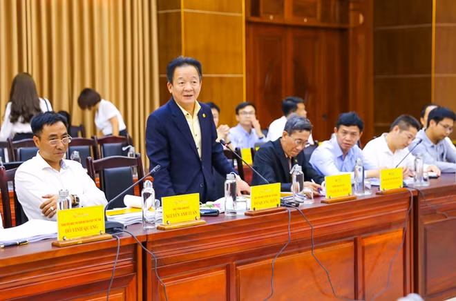 Ông Đỗ Quang Hiển, Chủ tịch HĐQT kiêm Tổng Giám đốc Tập đoàn T&T Group phát biểu tại cuộc họp với lãnh đạo tỉnh Quảng Trị.