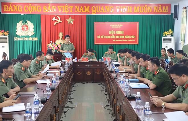 Toàn cảnh hội nghị.