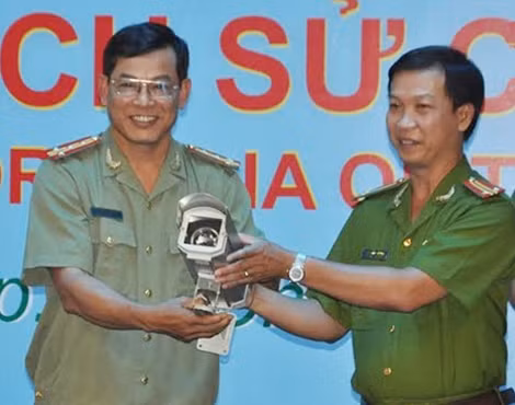 Đại tá Nguyễn Xuân Ngọc, Phó Viện trưởng Viện lịch sử CAND, Phó trưởng ban Thường trực cuộc vận động tiếp nhận hiện vật.