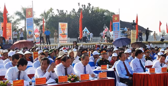 Các đại biểu dự buổi lễ.