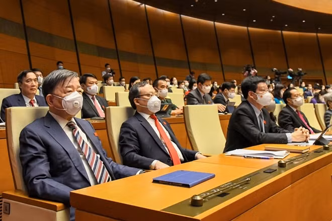 Các ĐBQH tham dự kỳ họp.