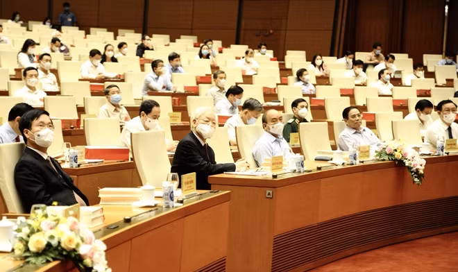 Tổng Bí thư Nguyễn Phú Trọng với các đồng chí lãnh đạo, đại biểu tham dự hội nghị.