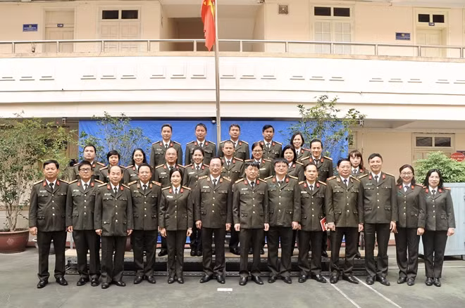 Thứ trưởng Nguyễn Văn Thành với các đại biểu tại buổi gặp mặt.