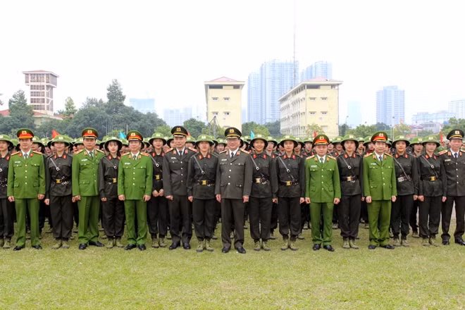 Thứ trưởng Nguyễn Văn Thành và các đại biểu tại Lễ khai giảng.