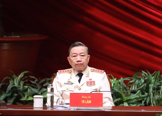 Bộ trưởng Tô Lâm tham gia Đoàn Chủ tịch Đại hội.