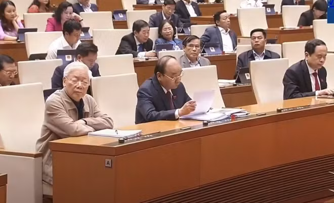 Tổng Bí thư, Chủ tịch nước Nguyễn Phú Trọng và Thủ tướng Chính phủ Nguyễn Xuân Phúc tham dự phiên thảo luận.