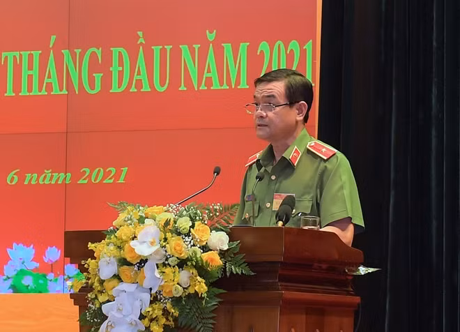 Các đại biểu thảo luận tại hội nghị.