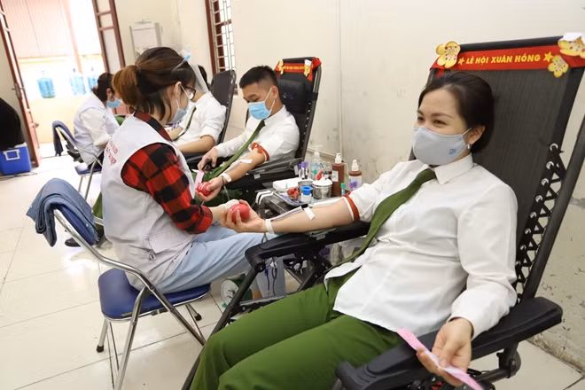CBCS Tiểu đoàn CSBV hàng đặc biệt tham gia hiến máu.
