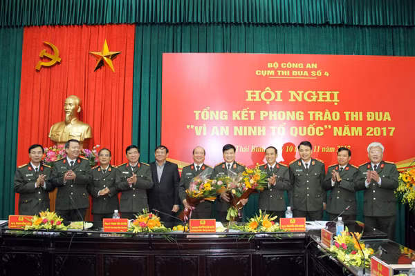 Trung tướng Nguyễn Xuân Mười, Phó Tổng cục Chính trị CAND và các đại biểu tham dự Hội nghị.