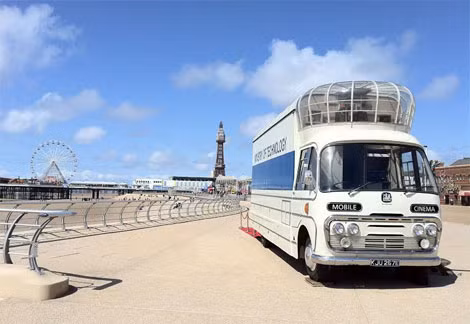 Hình ảnh chiếc Mobile Cinema đăng tải trên ebay.