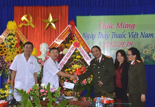 Báo CAND nhiều năm qua đã đồng hành với Bệnh viện 199 trong công tác tuyên truyền
