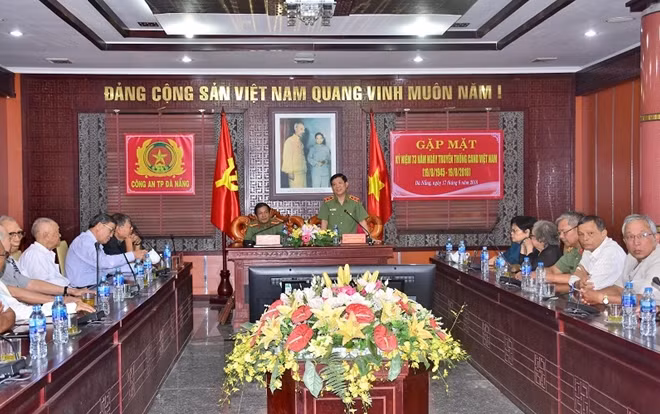 Thứ trưởng Nguyễn Văn Sơn phát biểu tại buổi gặp mặt
