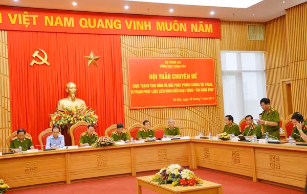 Đại biểu tham gia ý kiến tại Hội thảo.