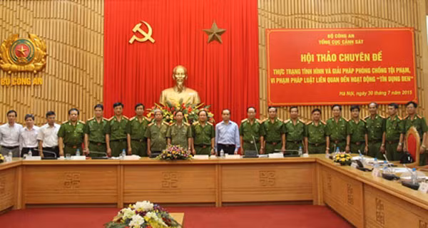 Thứ trưởng Bộ Công an Lê Quý Vương; Phó Thống đốc Ngân hàng Nhà nước Nguyễn Đồng Tiến và các đại biểu tại Hội thảo.