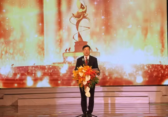 Ông Nguyễn Dung, Phó Chủ tịch UBND tỉnh Thừa Thiên Huế phát biểu tại lễ khai mạc Liên hoan.