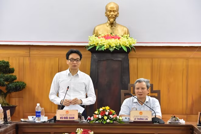 Phó Thủ tướng Vũ Đức Đam phát biểu chỉ đạo tại buổi làm việc với tỉnh Thừa Thiên- Huế về công tác thực hiện Nghị quyết 33-NQ/TW vào chiều 29-3.
