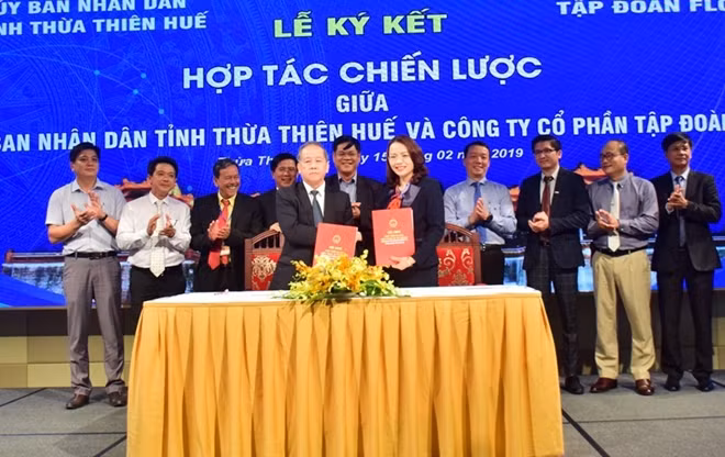 Ông Phan Ngọc Thọ, Chủ tịch UBND tỉnh Thừa Thiên- Huế ký kết hợp tác chiến lược với lãnh đạo Tập đoàn FLC.