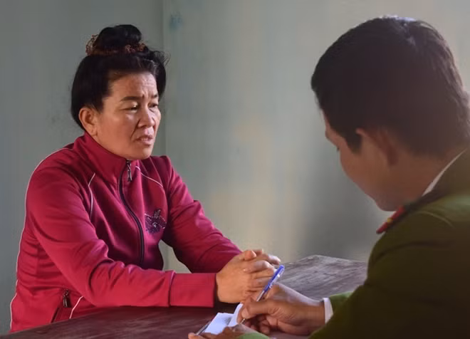 Quàng Thị In (mẹ ruột Tiến) đã bị bắt giữ sau khi đường dây vận chuyển ma túy từ Điện Biên vào Huế bị triệt phá.