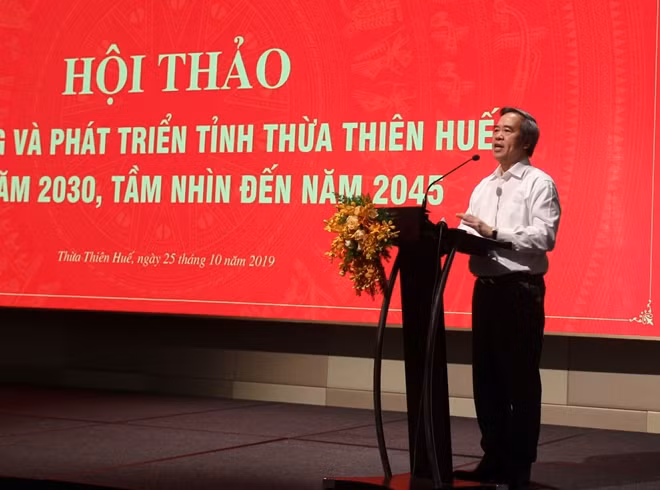 Ủy viên Bộ Chính trị, Bí thư Trung ương Đảng, Trưởng Ban Kinh tế Trung ương Nguyễn Văn Bình phát biểu tại hội thảo.